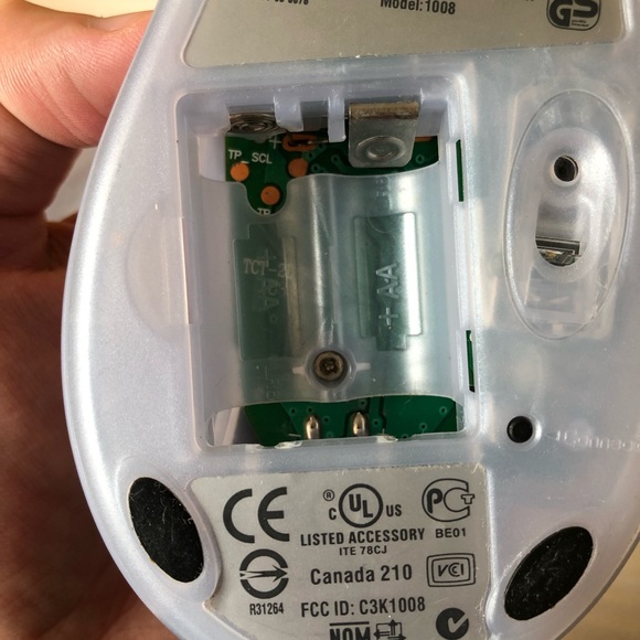 Microsoft Wireless Optical Mouse & USB 2.0 Receiver Cable - Picture 6 of 16